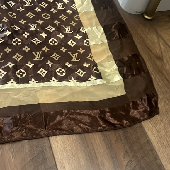 Louis Vuitton Silk scarf - Picture 5 of 8